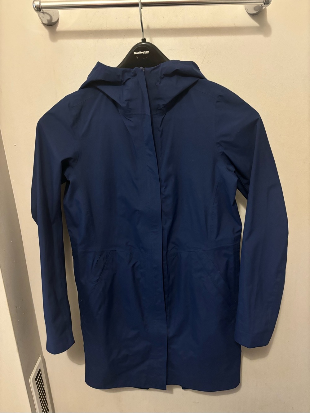 Lululemon Women's Rain Haven Jacket Raincoat  Size 2 Waterproof Nylon